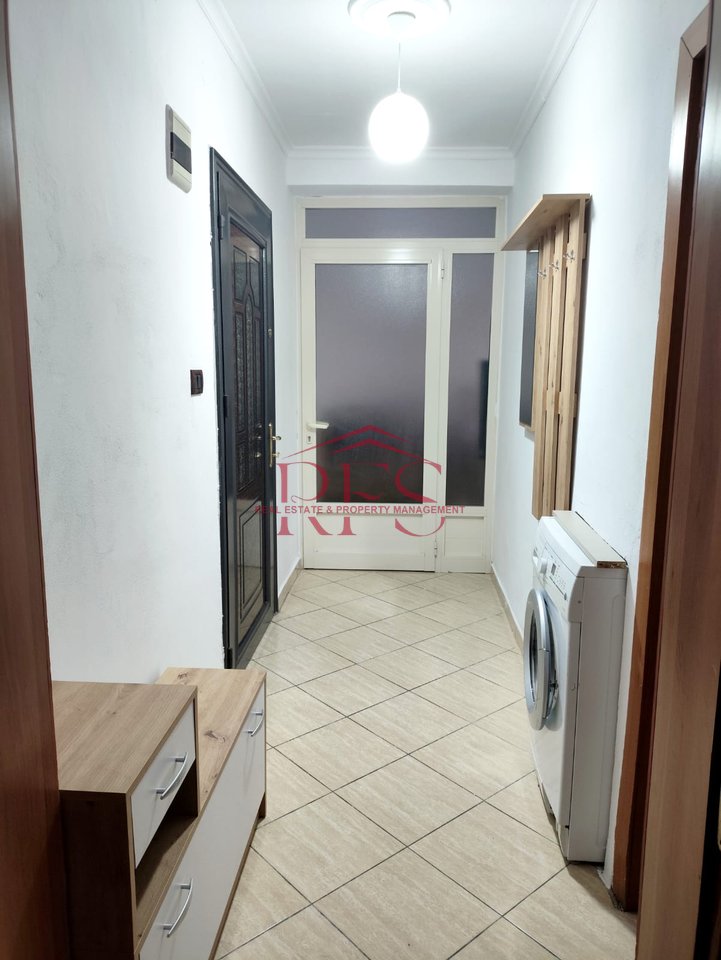 🏡 Appartamento 1+1 in Affitto per 40.000 Leke/mese – Di fronte alla Scuola "Bajram Curri"