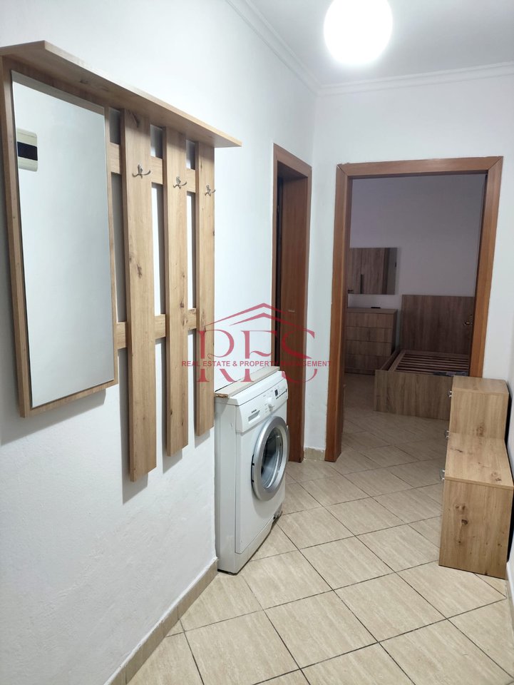 🏡 Appartamento 1+1 in Affitto per 40.000 Leke/mese – Di fronte alla Scuola "Bajram Curri"