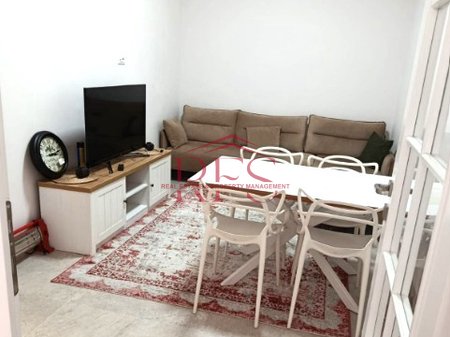 Jepet me Qera Apartament 1+1 ne Vasil Shanto tek Shkolla Besnik Sykja, 550 Mije leke