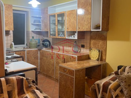  Jepet apartament me qera 2+1 te Ministria e Jashtme afer Brrylit 50.000L/muaji