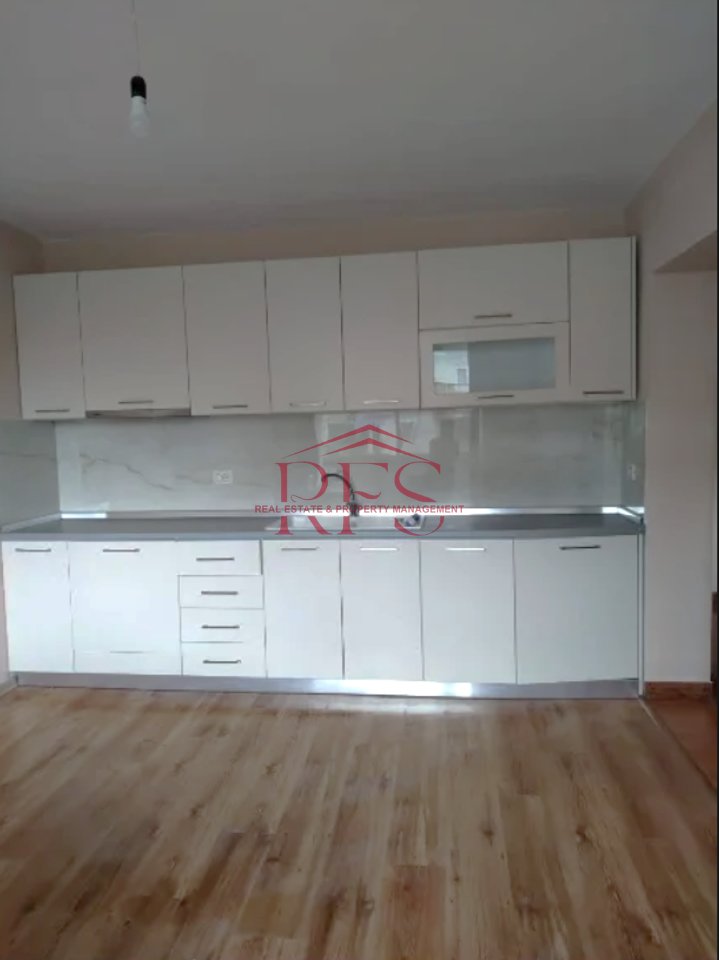 🏡 APPARTAMENTO 1+1 CON BALCONE E DEPOSITO IN AFFITTO A 21 DHJETORI