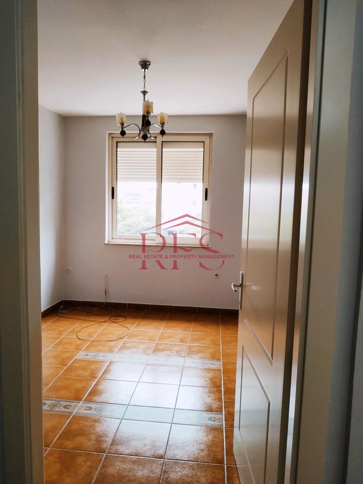 🏡 APPARTAMENTO 1+1 CON BALCONE E DEPOSITO IN AFFITTO A 21 DHJETORI