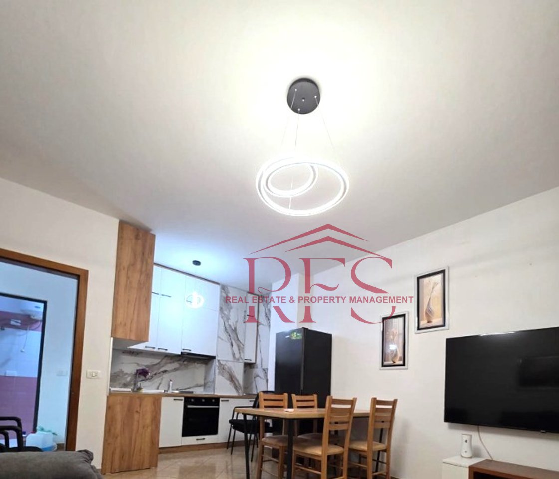 🏡 Jepet me Qera Super Apartament 2+1 Prane Qendres Kristal ne Komunen e Parisit , 650 mije leke
