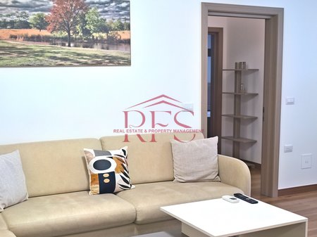  Jepet me qera hyrje 2+1+2 vende Parkimi – Kinostudio, Shkolla e Bashkuar