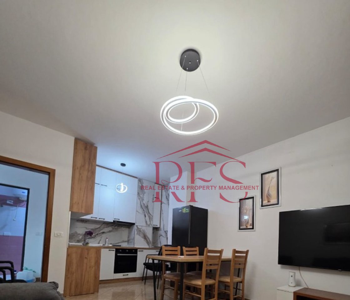 🏡 Jepet me Qera Super Apartament  2+1 Qendra Kristal tek  Komuna  e Parisit , 650 mije leke
