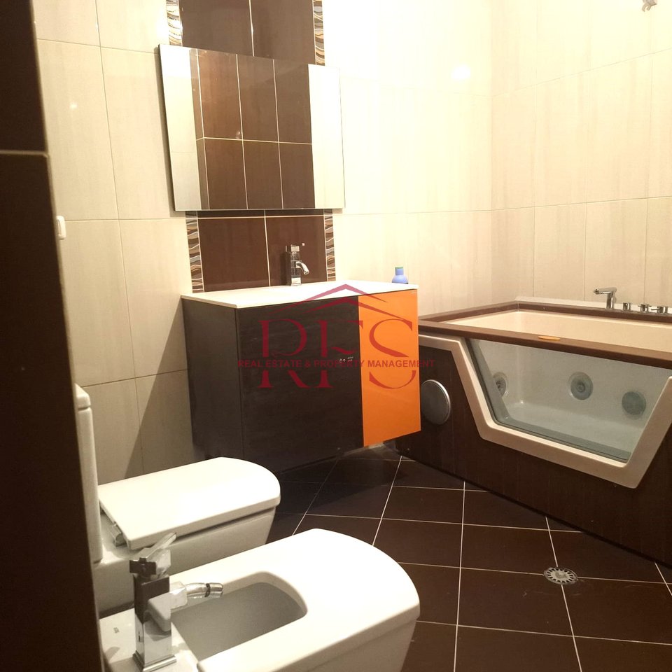 🏡 Jepet me qera apartament 2+1 gjysem i mobiluar ne Fresk I 45.000 Leke/muaji