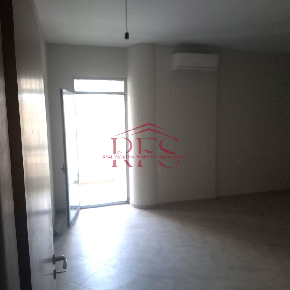 🏡 Jepet me qera apartament 2+1 gjysem i mobiluar ne Fresk I 45.000 Leke/muaji
