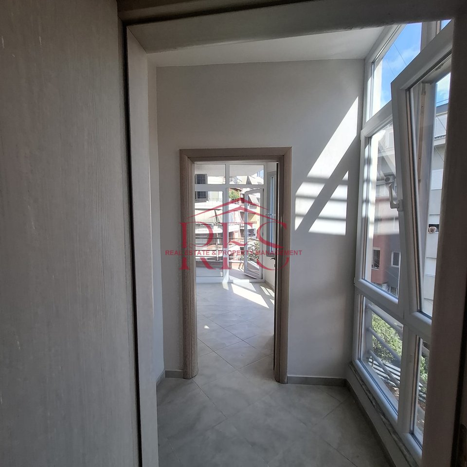 🏡 Jepet me qera apartament 2+1 gjysem i mobiluar ne Fresk I 45.000 Leke/muaji