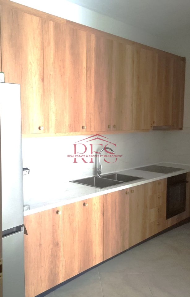 🏡 Jepet me qera apartament 2+1 gjysem i mobiluar ne Fresk I 45.000 Leke/muaji