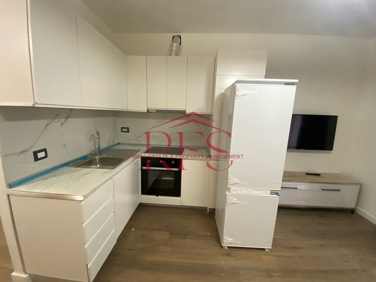 📍 Shitet Super Apartament 1+1 i mobiluar  Komune e  Parisit