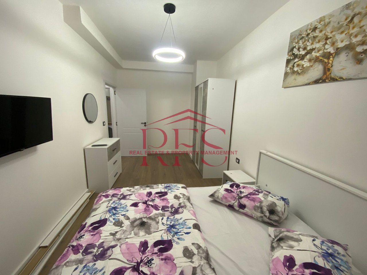 📍 Shitet Super Apartament 1+1 i mobiluar  Komune e  Parisit
