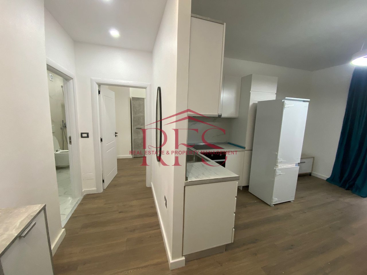 📍 Shitet Super Apartament 1+1 i mobiluar  Komune e  Parisit
