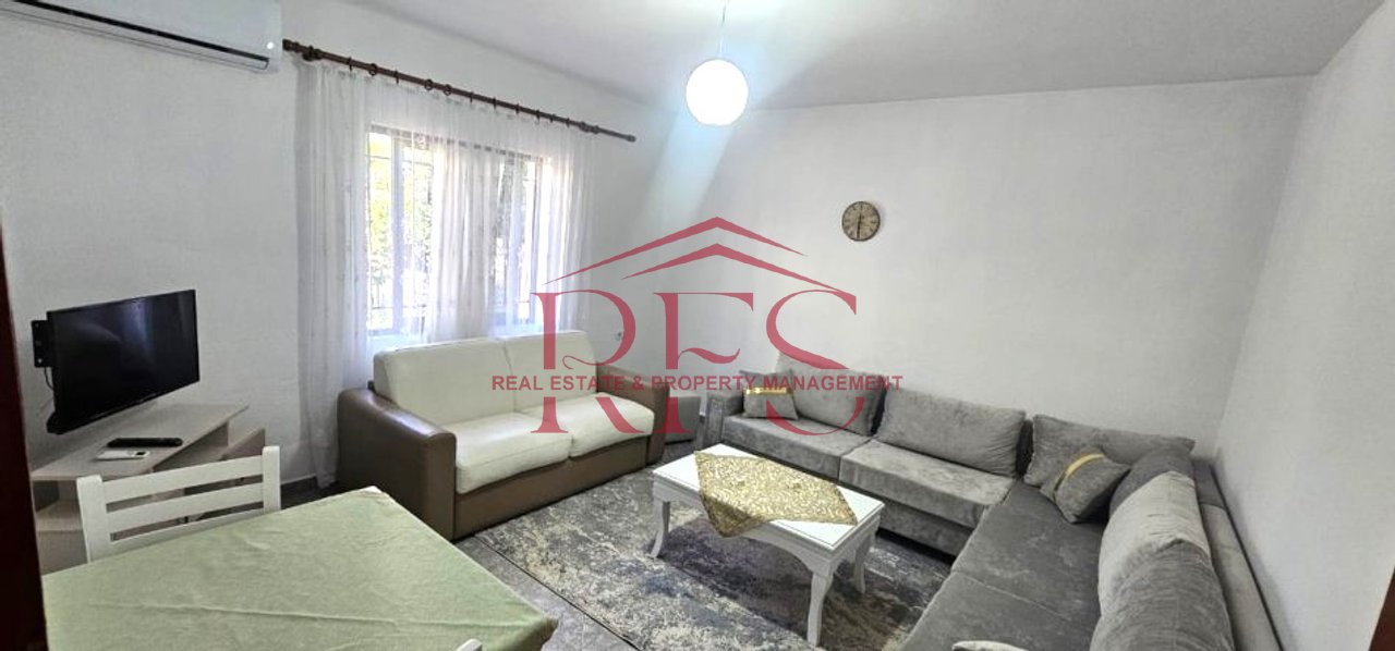 🏡 Jepet me Qera Hyrje 1+1 ne Katin e parë te nje Vile tek Ish Parku i Autobuseve.