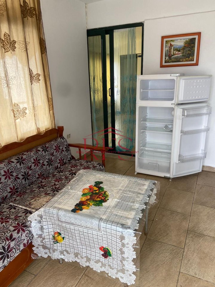 Jepet me Qira Hyrje 1+1 tek Rruga Jordan Misja