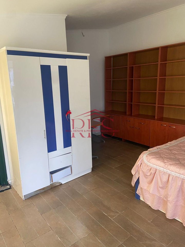 Jepet me Qira Hyrje 1+1 tek Rruga Jordan Misja