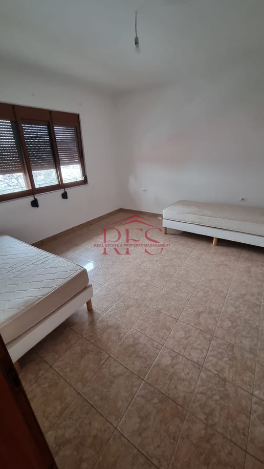 Jepet me qera ndertese / vile 4-kateshe – Rruga e Kavajës