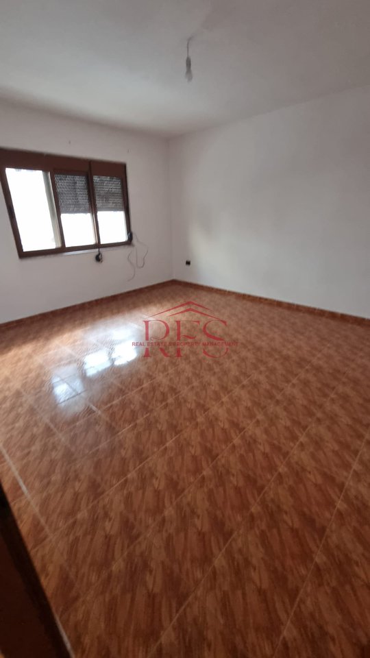 Jepet me qera ndertese / vile 4-kateshe – Rruga e Kavajës