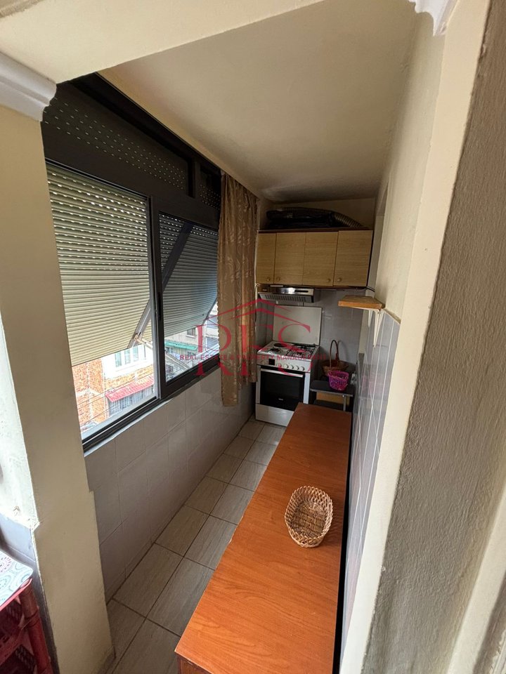 🏠 Shitet Apartament 1+1 Fillim Ali dem pas Shkolles 1 Maji