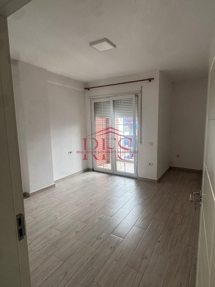 📍 Jepet me qera apartament 1+1 bosh ne 5 Maj pas concordit