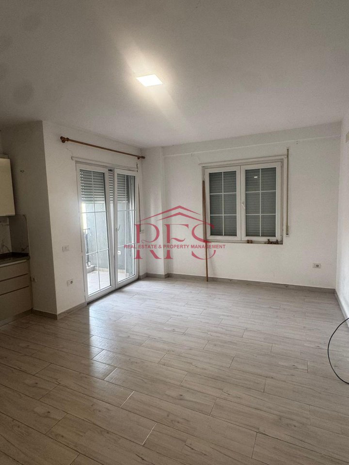 📍 Jepet me qera apartament 1+1 bosh ne 5 Maj pas concordit