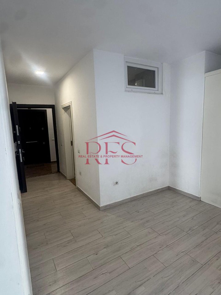 📍 Jepet me qera apartament 1+1 bosh ne 5 Maj pas concordit