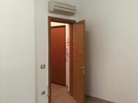 🔹 JEPET ME QIRA  ZYRË NE ZOGUN E ZI PER ZYRA MARKETINGU, STUDIO SHERBIMESH