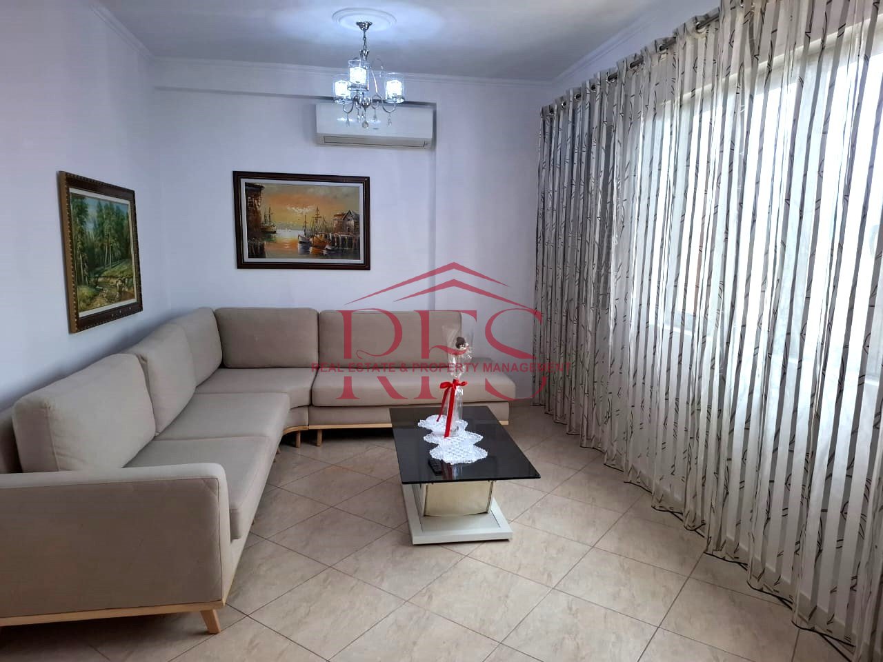 Jepet me Qera Apartament 2+1 tek Rruga Fortuzi ne Qender te Tiranës