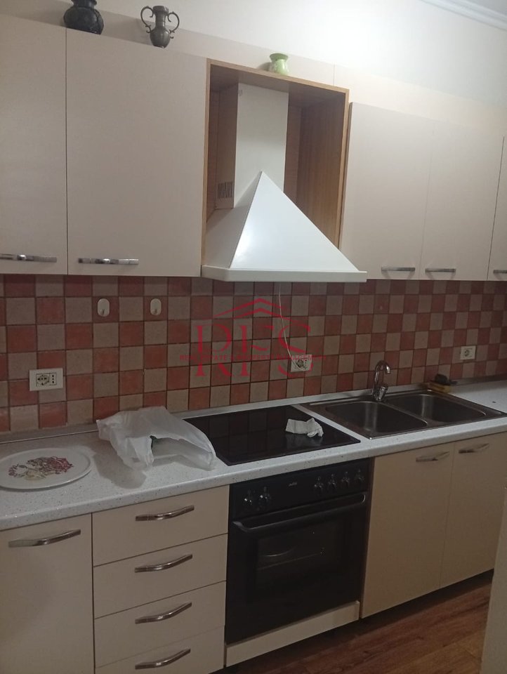 📍 Jepet me Qera Apartament 2+1 – Pazari i Ri, Rruga Qemal Stafa