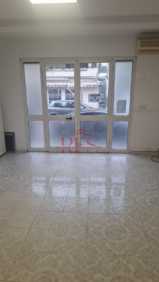 SI AFFITTA LOCALE COMMERCIALE – STRADA DI KAVAJË