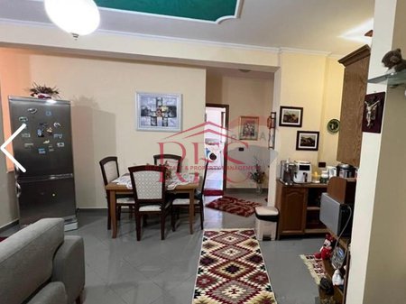 Jepet me qira apartament 1+1 – Rruga e Durrësit