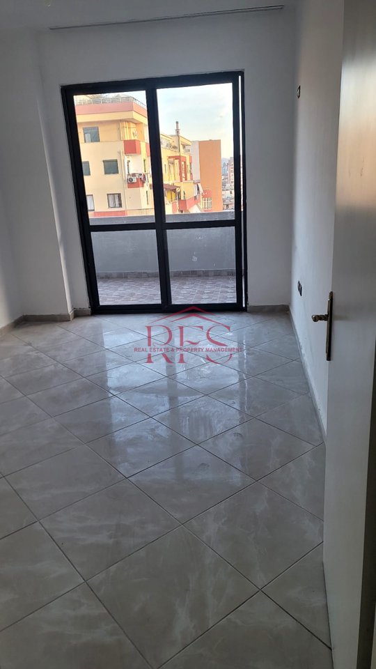 Unfurnished 2+1 apartment for rent / Astir
