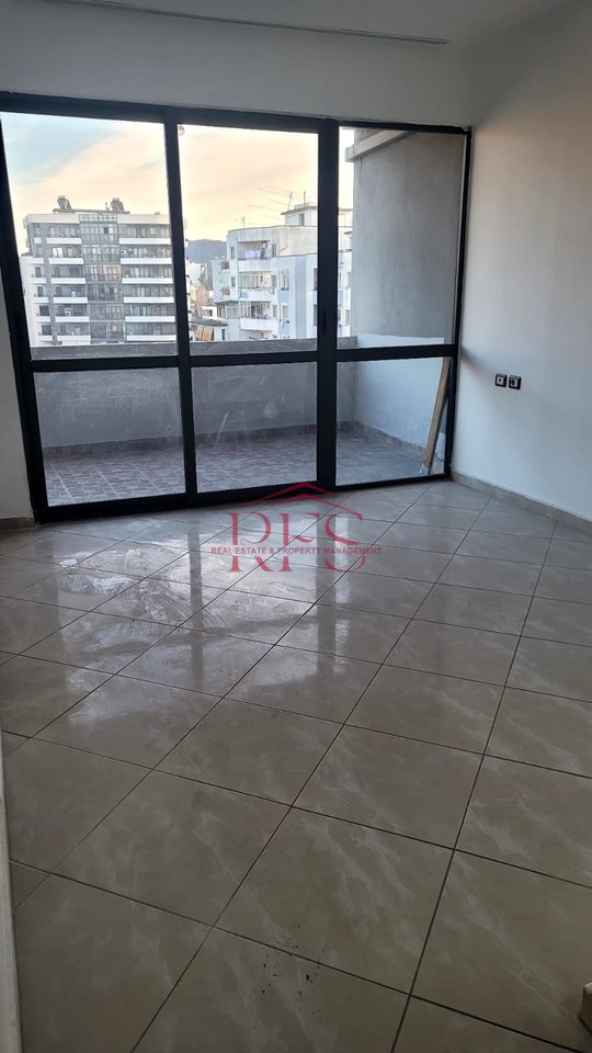 Unfurnished 2+1 apartment for rent / Astir