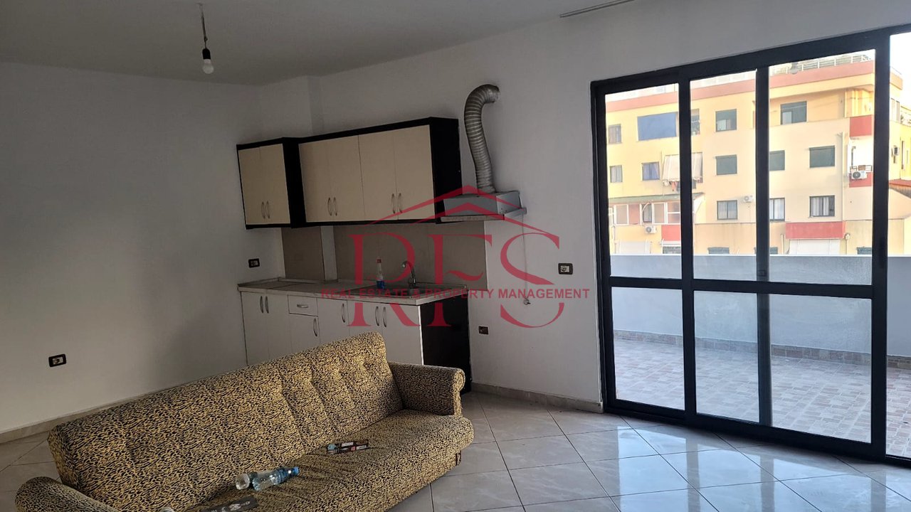 Unfurnished 2+1 apartment for rent / Astir