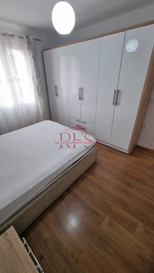 Jepet me qera apartament 2+1 me post parkimi