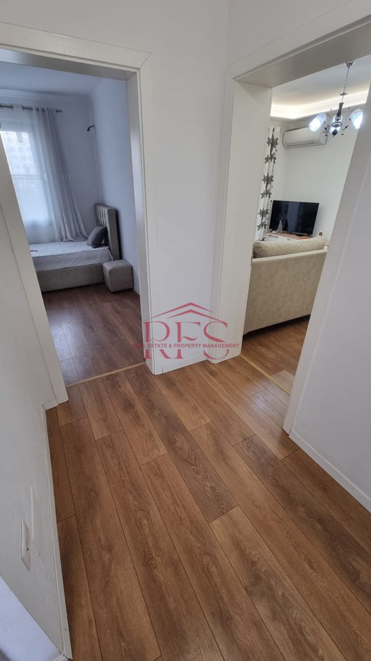 Jepet me qera apartament 2+1 me post parkimi