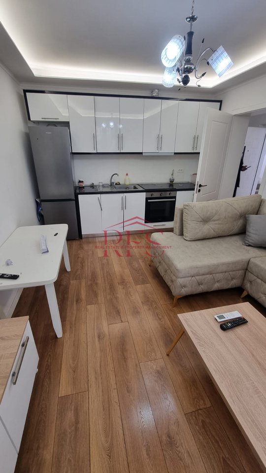 Jepet me qera apartament 2+1 me post parkimi