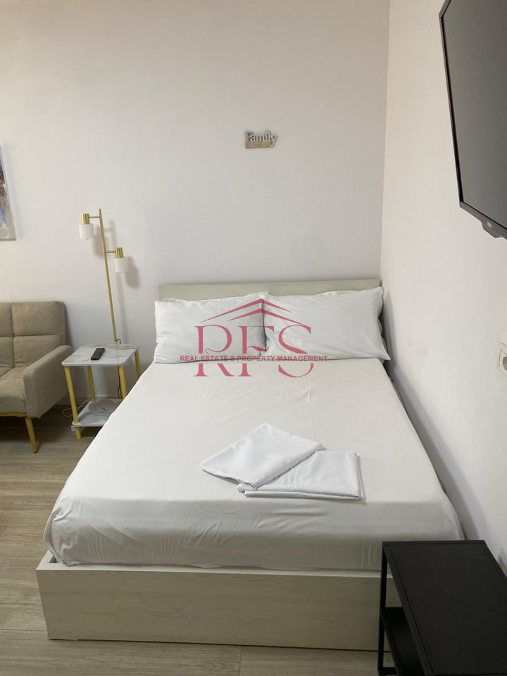 📍Jepet me Qira Garsoniere – Rruga e Bogdanëve, 5 min nga Qendra