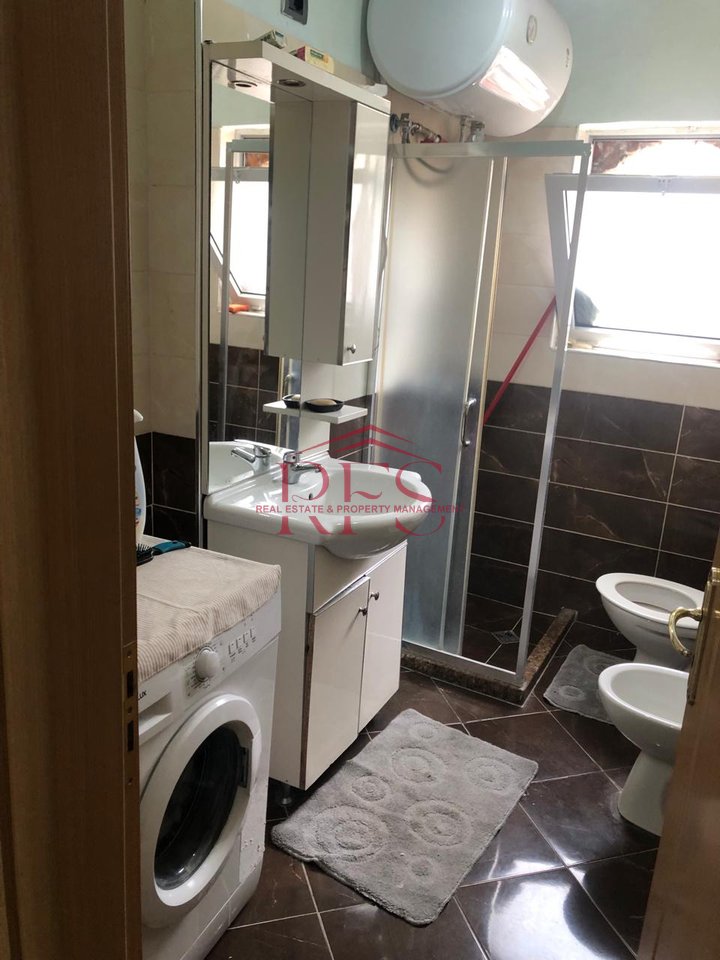 Jepet me qira apartament 2+1 – Myslym Shyr afer me Rrugen Muhamed Gjollesha