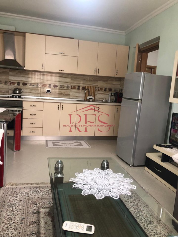 Jepet me qira apartament 2+1 – Myslym Shyr afer me Rrugen Muhamed Gjollesha