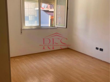 🏡 Appartamento 2+1 in Affitto – Vicino al Liceo “Ismail Qemali”, Zogu i Zi, Inizio Via Durresit