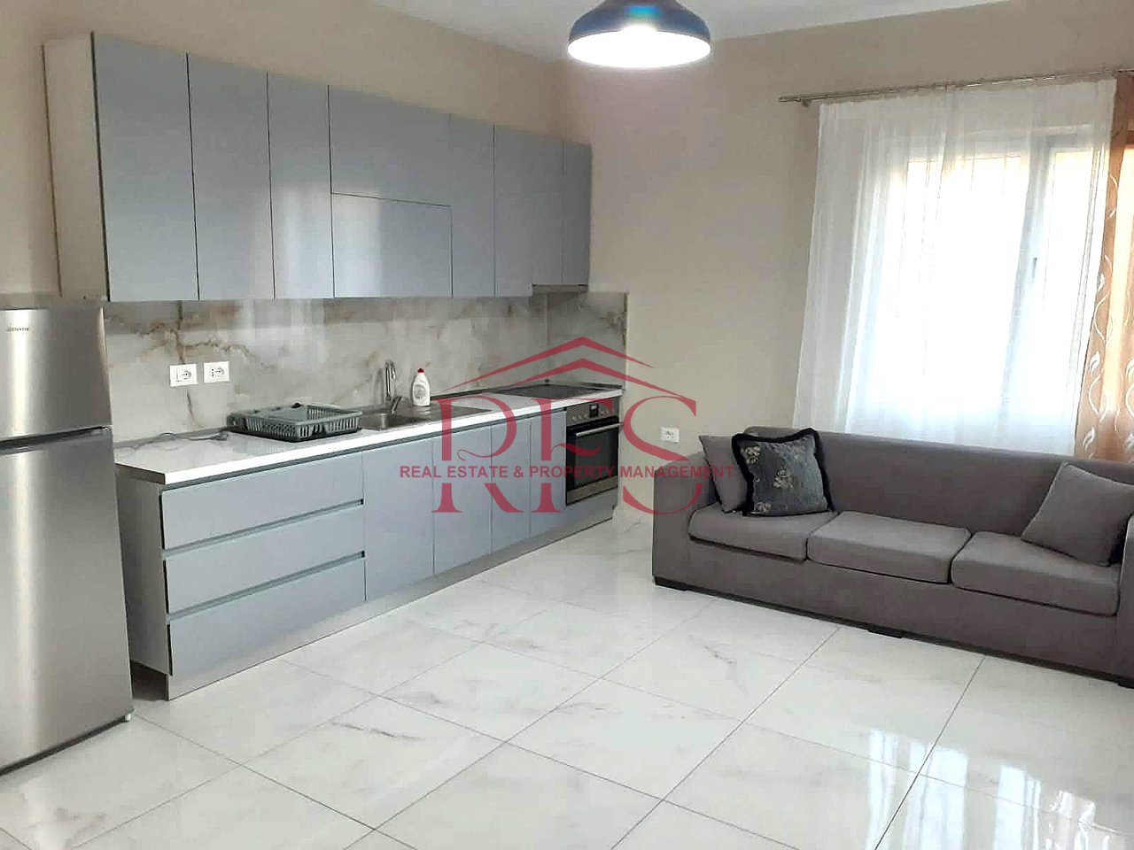 🏡 Jepet me qera apartament 3+1 te Vilat Gjermane – 55,000 Lek/muaj