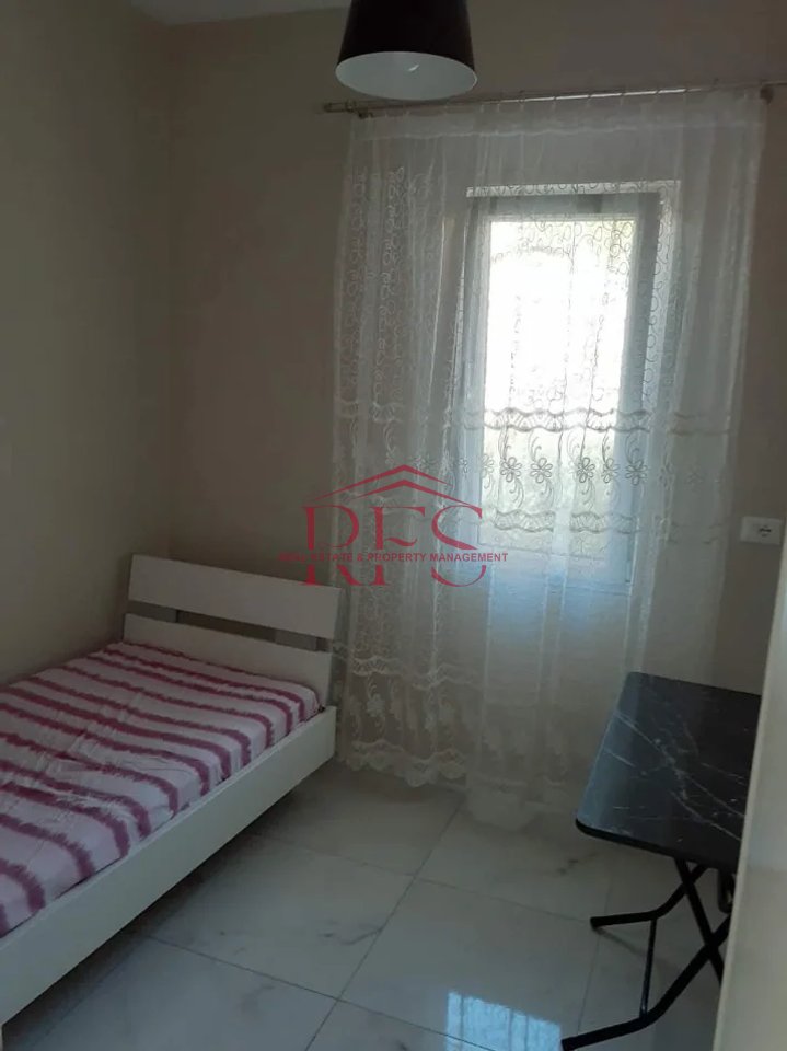 🏡 Jepet me qera apartament 3+1 te Vilat Gjermane – 55,000 Lek/muaj