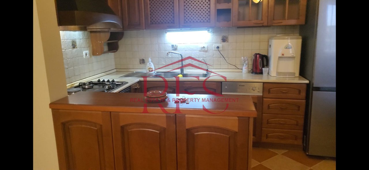 🏡 Jepet Apartament 3+1 me Qira –  ne Super Vendodhje ,Rruga e Elbasanit afer Down Town