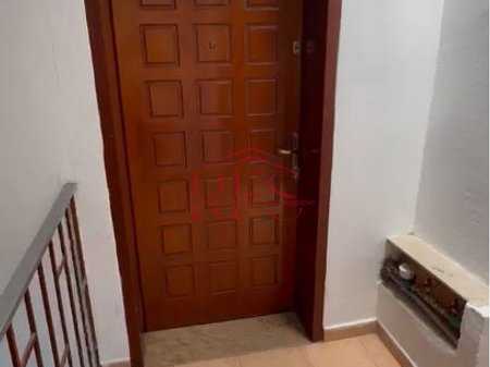 Jepet Apartament 1+1 me Qera tek Rruga Kongresi i Lushnjës tek (Pediatria) ne XHAMLLIK, 500 MIJE LEKE