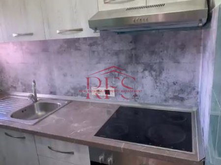 Jepet Apartament 1+1 me Qera tek Rruga Kongresi i Lushnjës tek (Pediatria) ne XHAMLLIK, 500 MIJE LEKE
