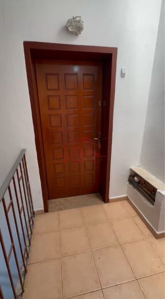 Jepet Apartament 1+1 me Qera tek Rruga Kongresi i Lushnjës tek (Pediatria) ne XHAMLLIK, 500 MIJE LEKE