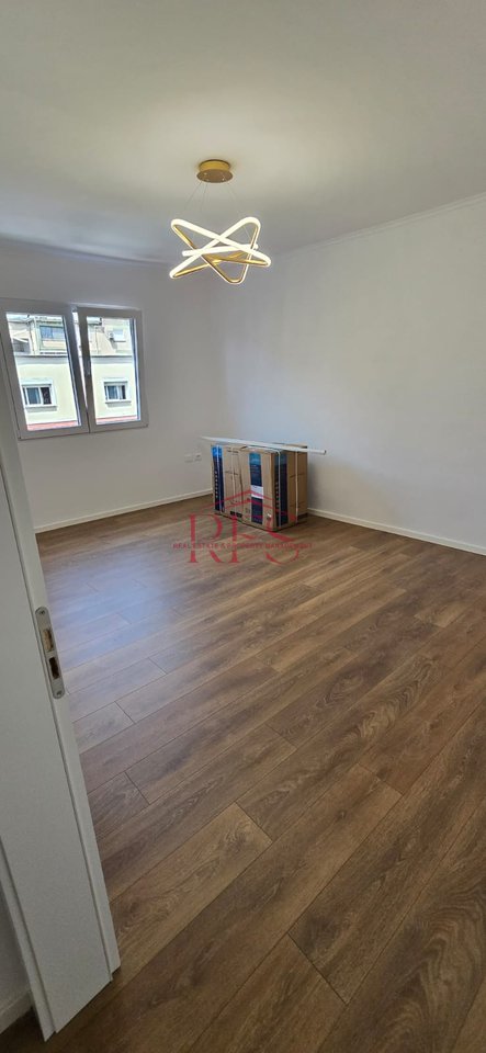 🏡 Vendesi in vendita Appartamento 1+1 in Via Ndre Mjeda nella Via di Kavaja