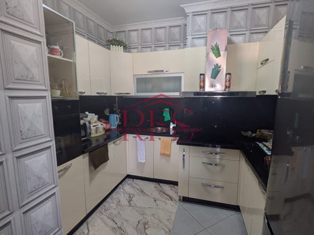 Shitet apartament 2+1 te Kompleksi Panorama, prane Shkollës Harry Fultz