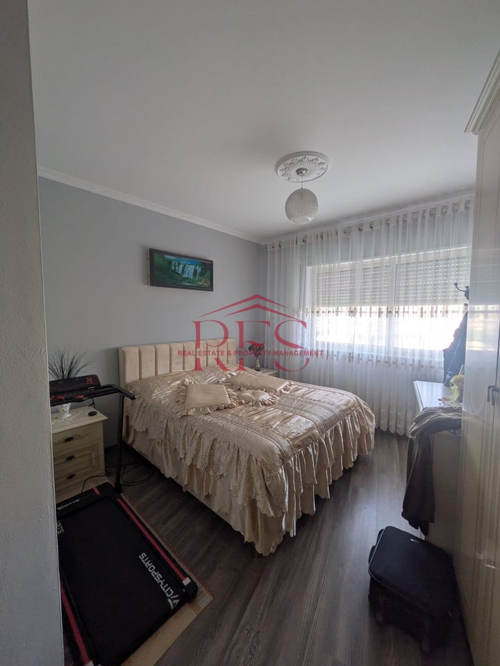 Shitet apartament 2+1 te Kompleksi Panorama, prane Shkollës Harry Fultz