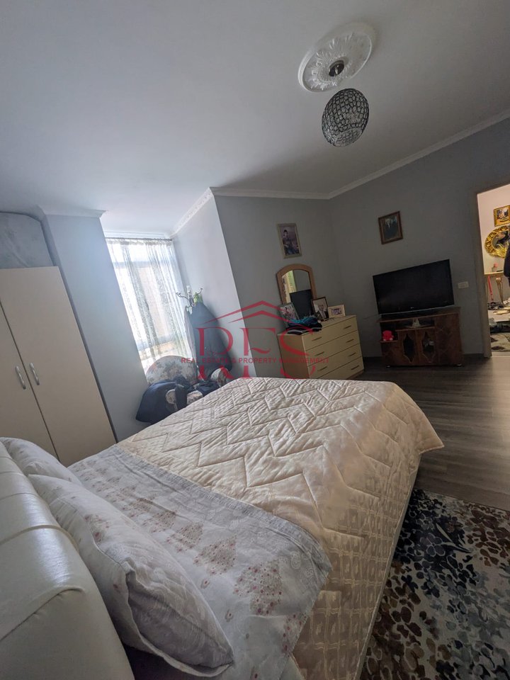 Shitet apartament 2+1 te Kompleksi Panorama, prane Shkollës Harry Fultz